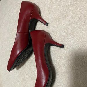 le Chateau Leather Moda Reflex Pumps